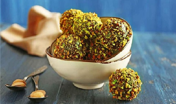 Almond Truffles with Crunchy Pistachio